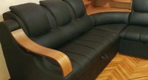 Перетяжка кожаного дивана. Марксистская